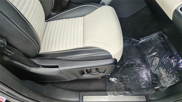 2024 Land Rover Discovery Dynamic SE AWD