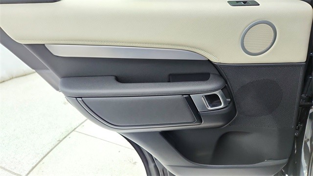 2024 Land Rover Discovery Dynamic SE AWD