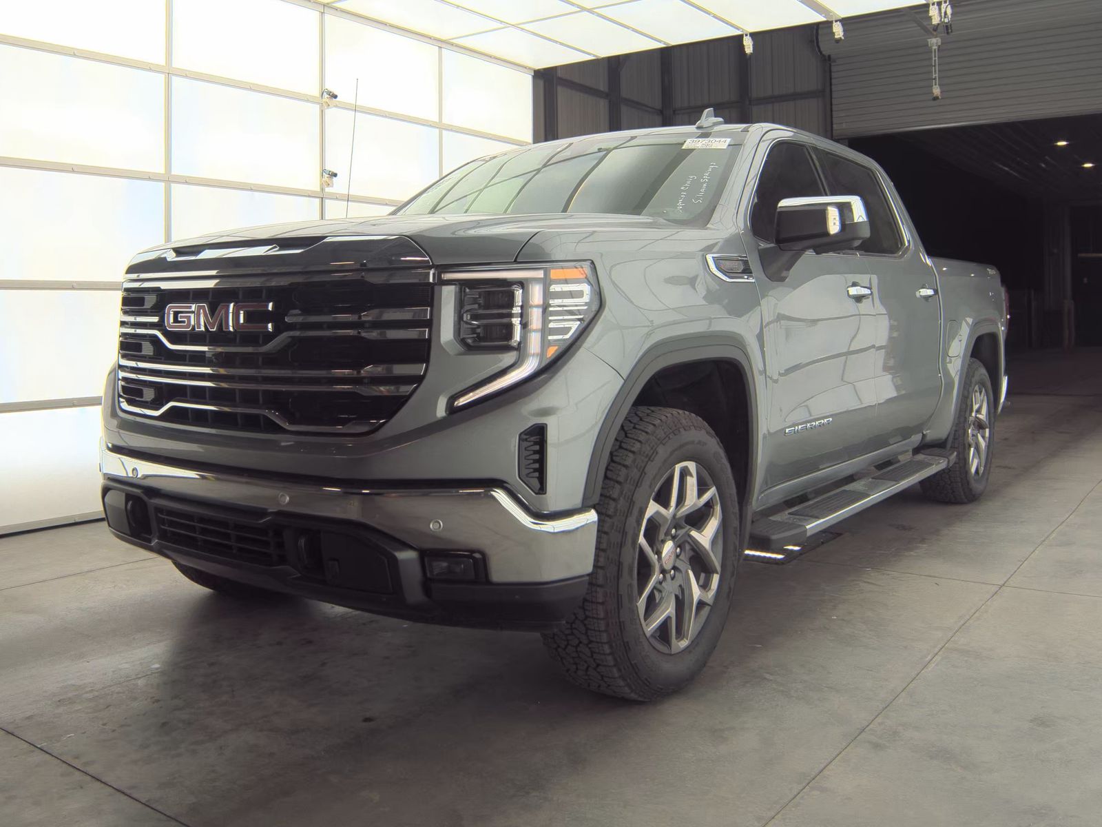 2024 GMC Sierra 1500 SLT's photo