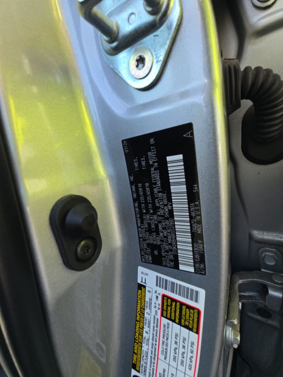 2024 Toyota Highlander LE AWD