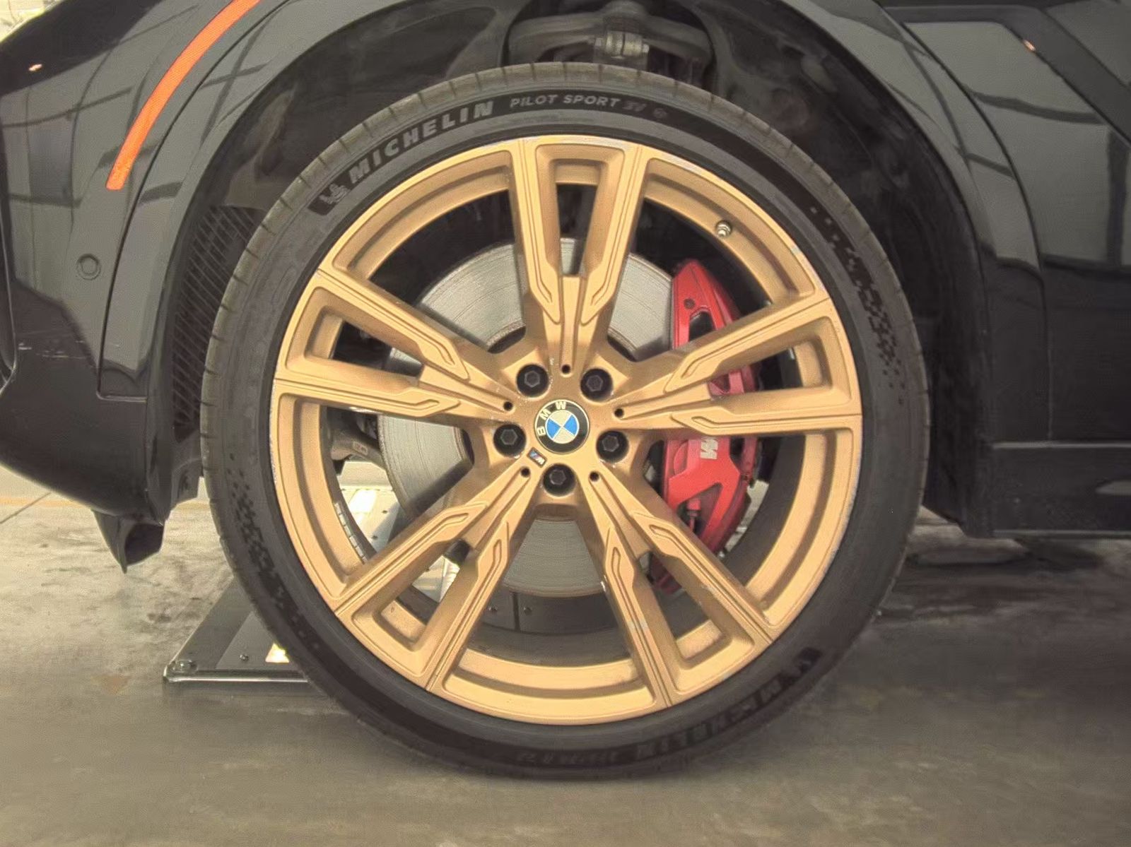 2021 BMW X6 M50i AWD