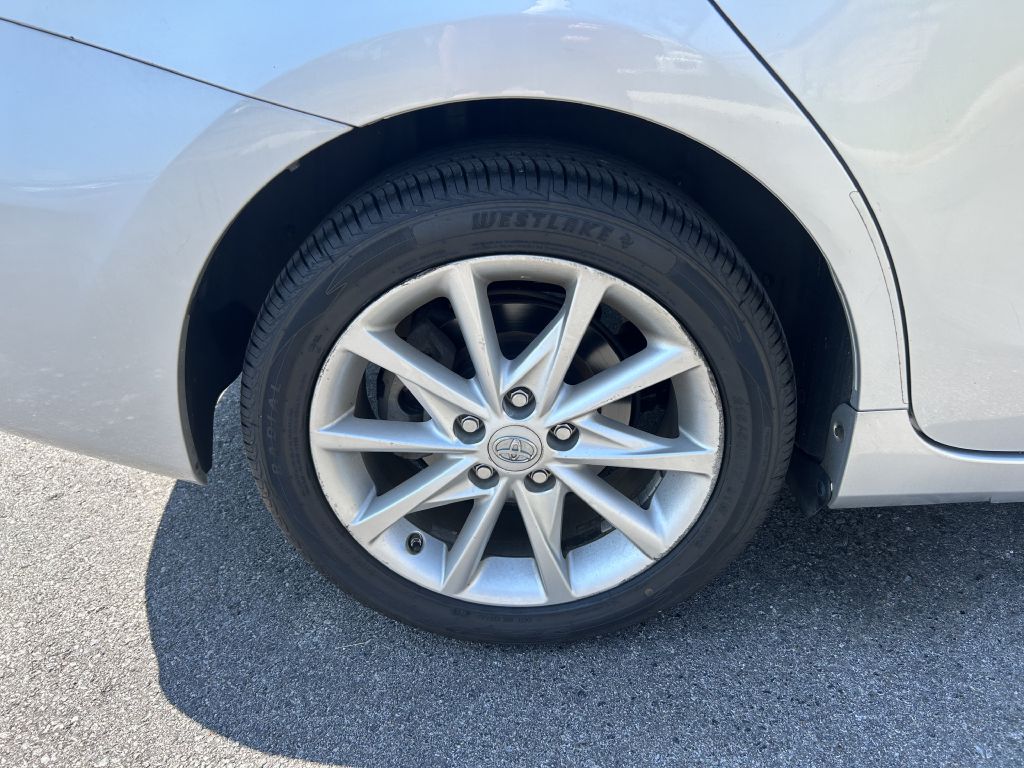 2014 Toyota Prius v Five FWD