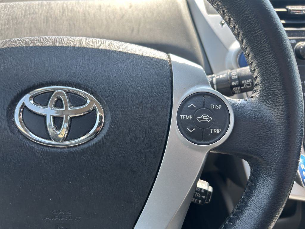 2014 Toyota Prius v Five FWD