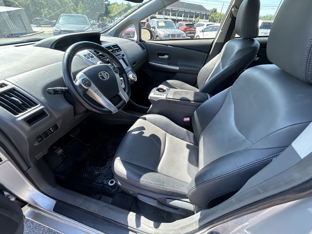 2014 Toyota Prius v Five FWD