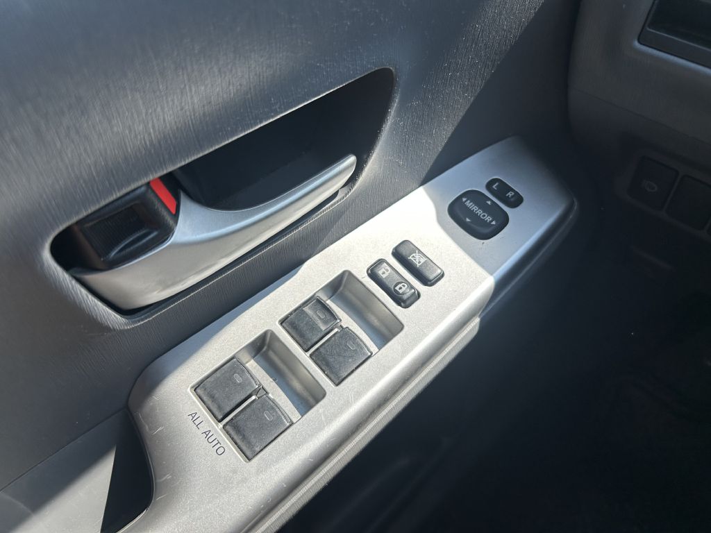 2014 Toyota Prius v Five FWD