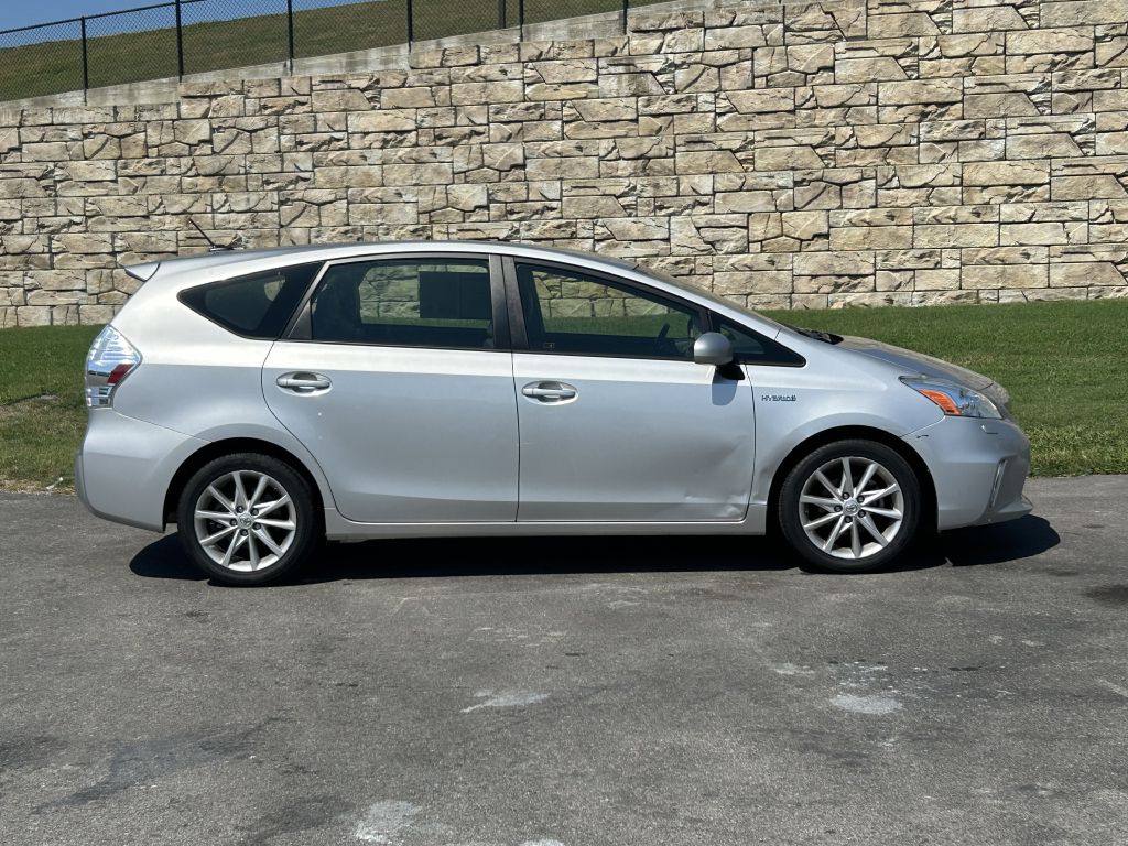 2014 Toyota Prius v Five FWD