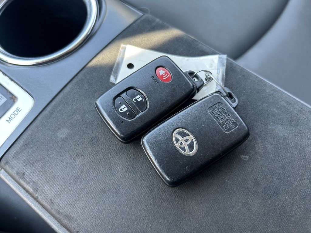 2014 Toyota Prius v Five FWD