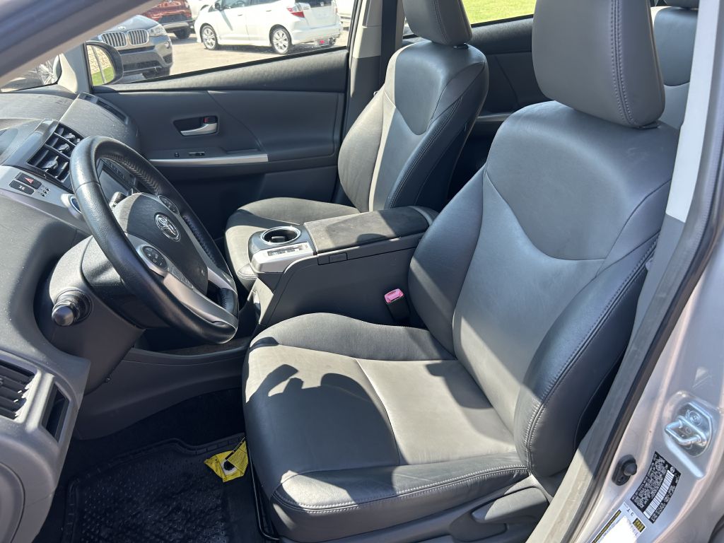 2014 Toyota Prius v Five FWD