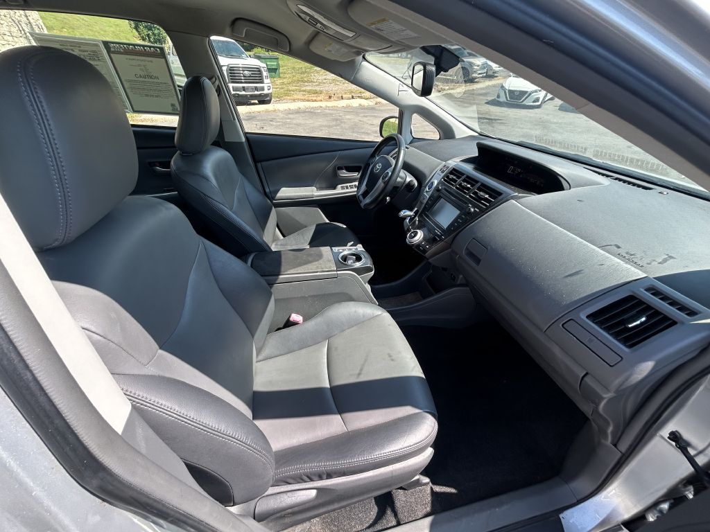 2014 Toyota Prius v Five FWD