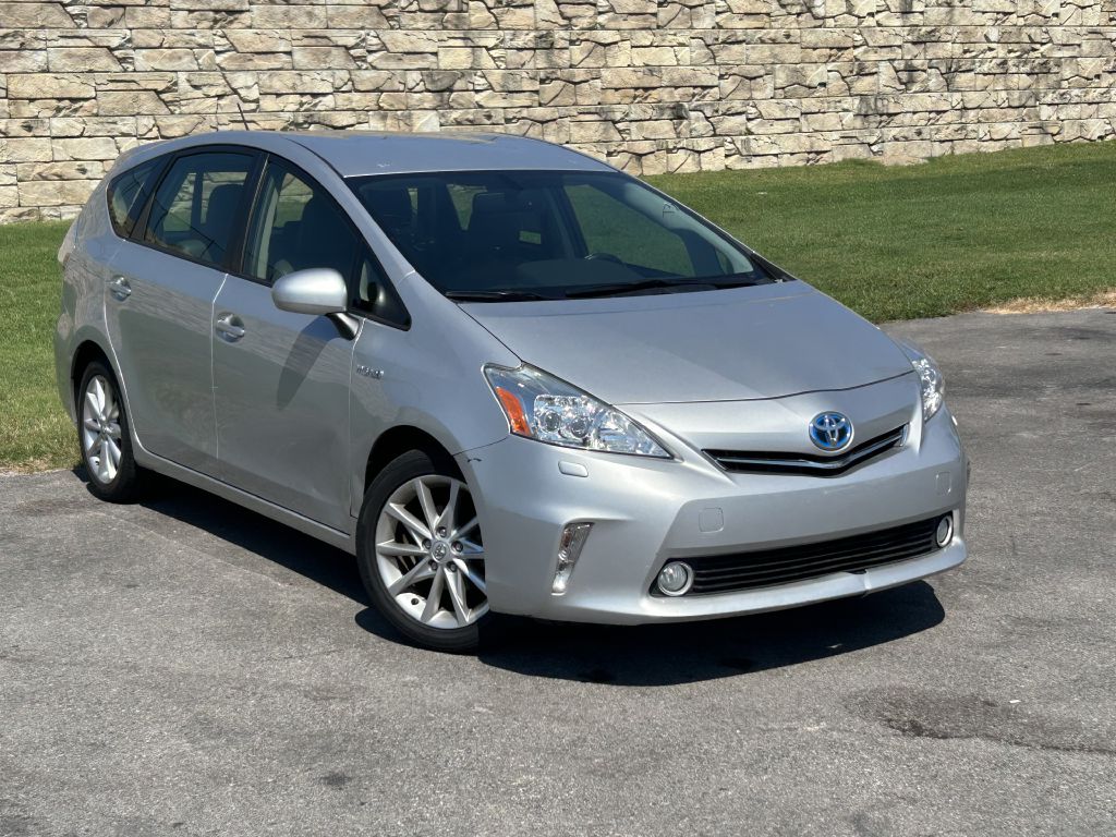 2014 Toyota Prius v Five FWD