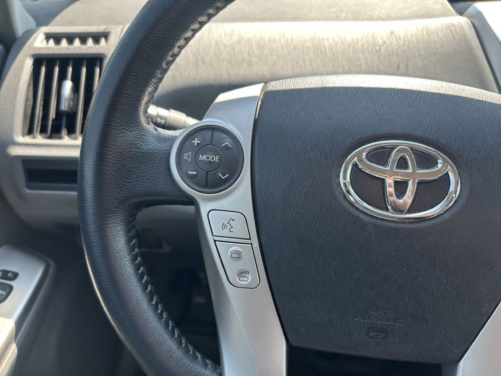 2014 Toyota Prius v Five FWD