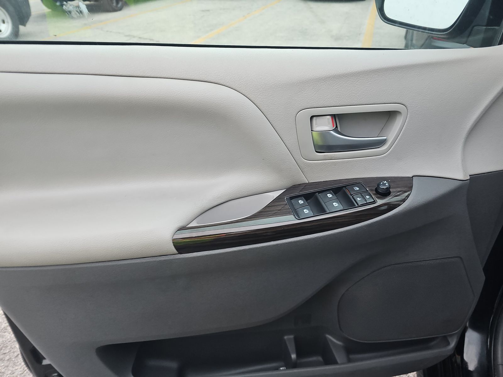 2020 Toyota Sienna XLE FWD