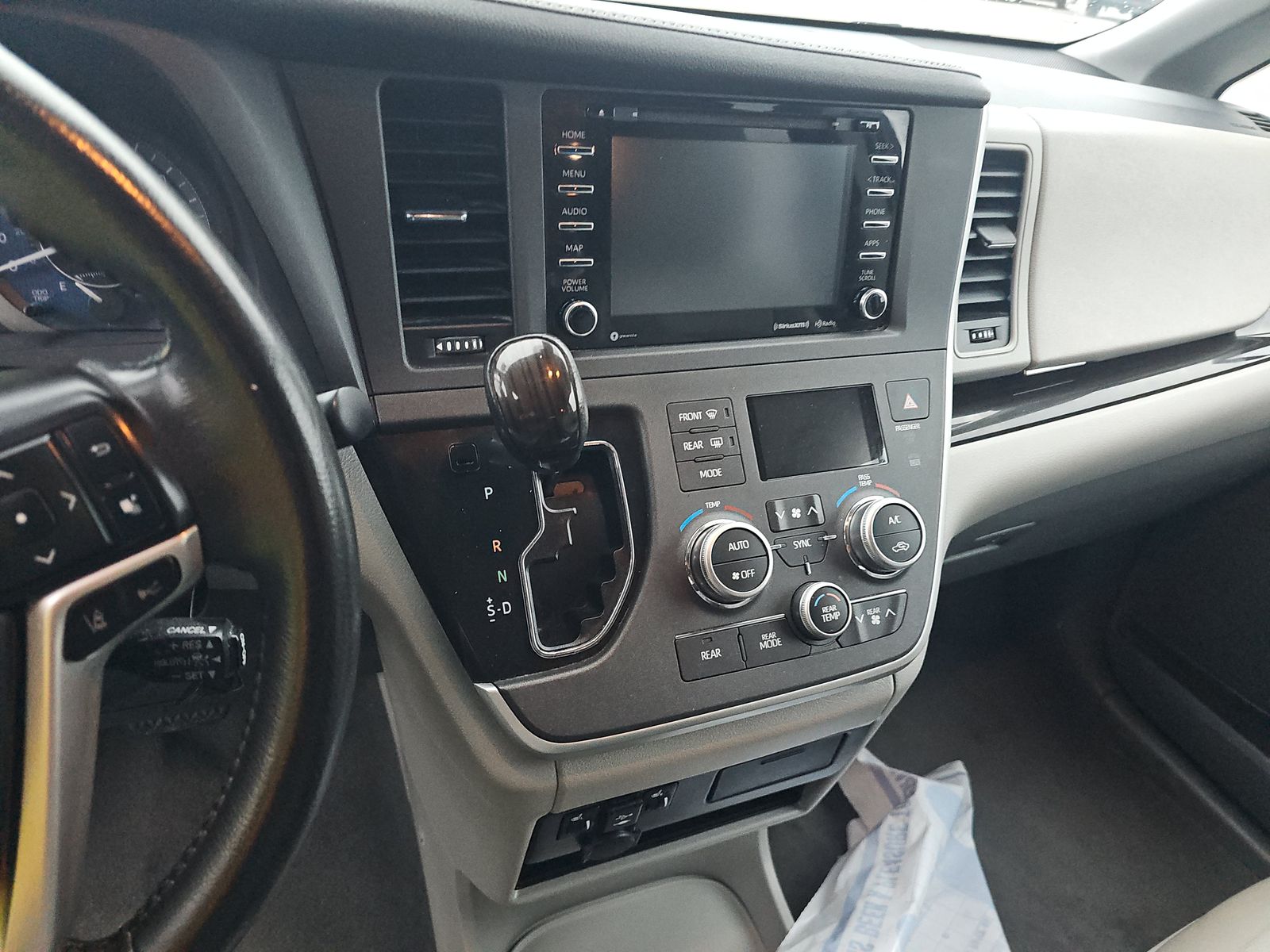 2020 Toyota Sienna XLE FWD