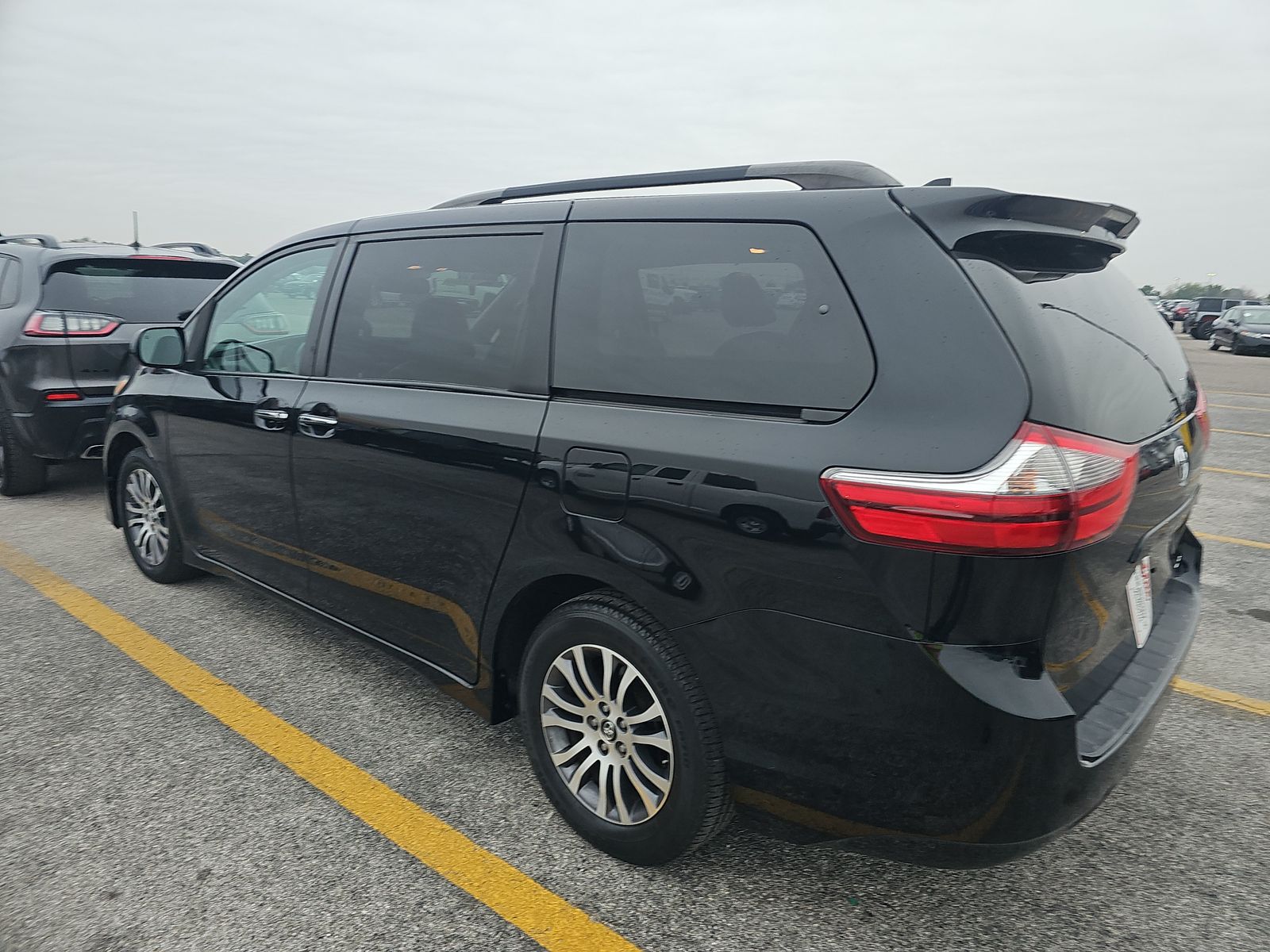 2020 Toyota Sienna XLE FWD