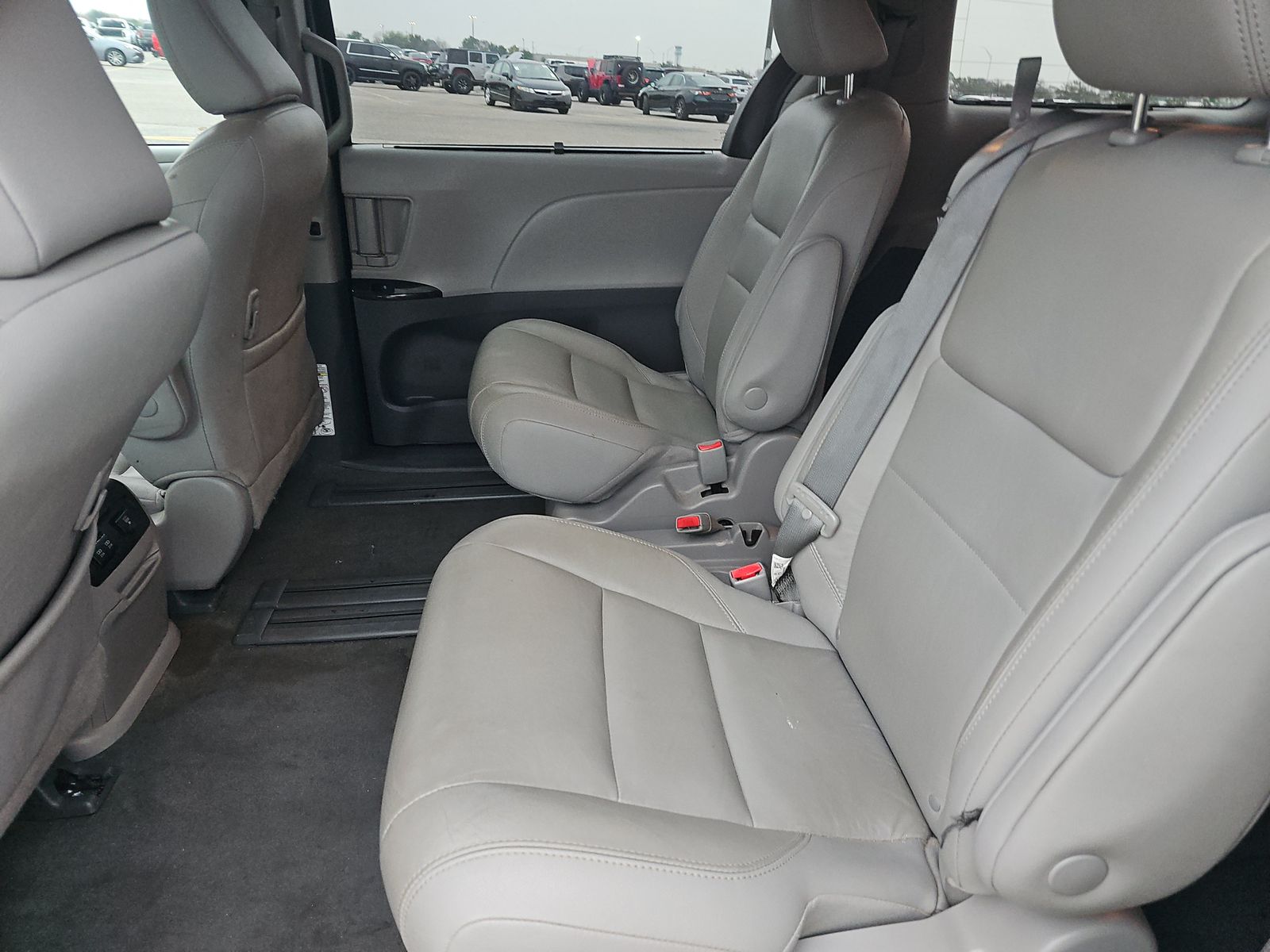 2020 Toyota Sienna XLE FWD