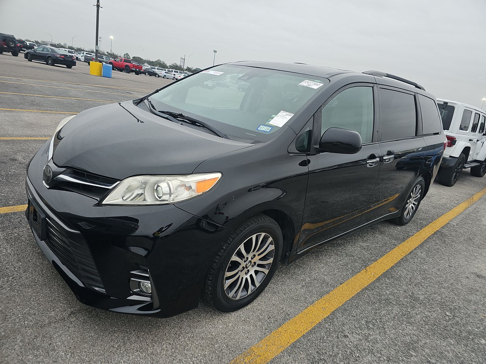 2020 Toyota Sienna XLE FWD