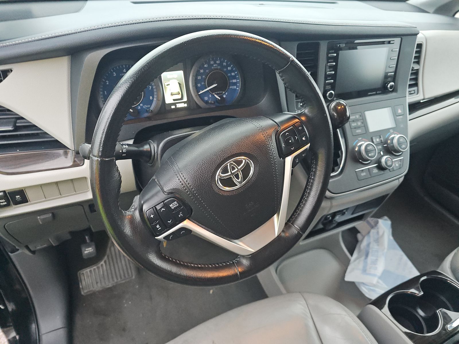 2020 Toyota Sienna XLE FWD