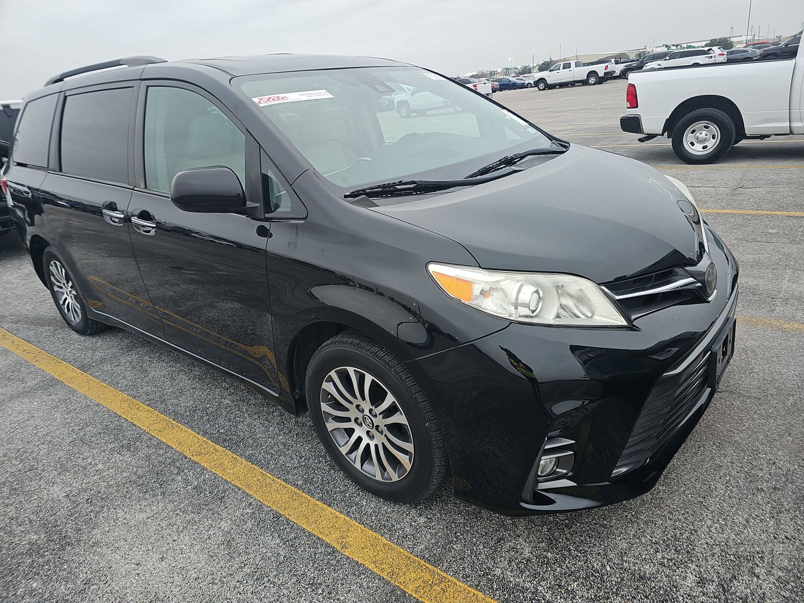 2020 Toyota Sienna XLE FWD