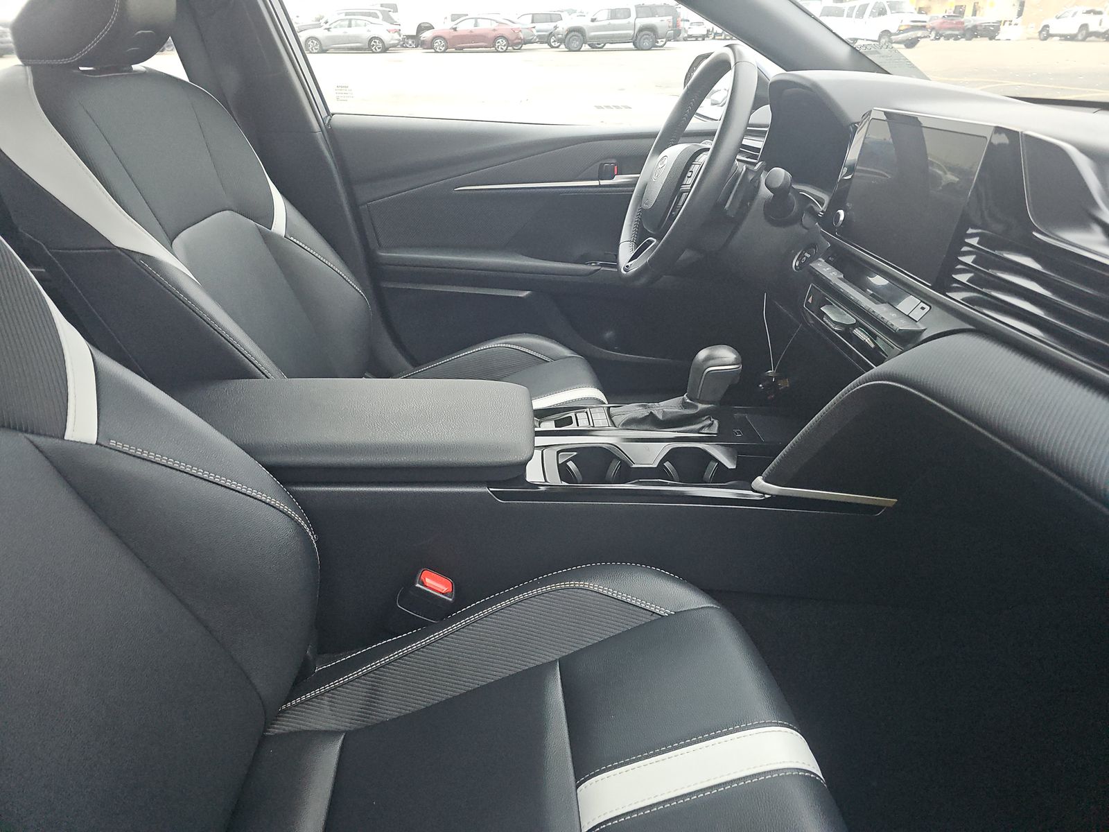 2025 Toyota Camry SE FWD