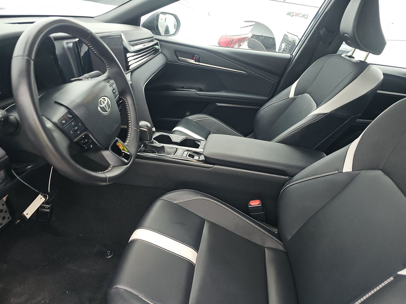 2025 Toyota Camry SE FWD