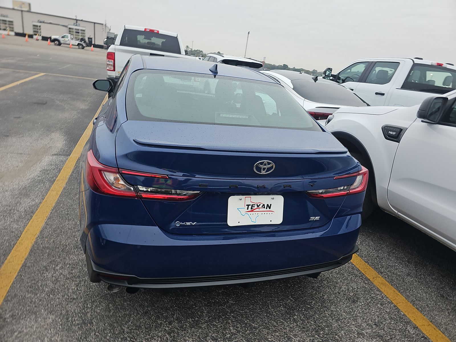 2025 Toyota Camry SE FWD