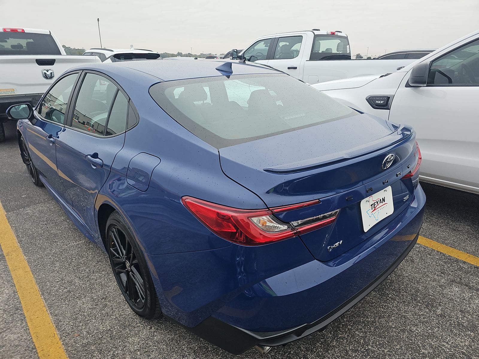 2025 Toyota Camry SE FWD