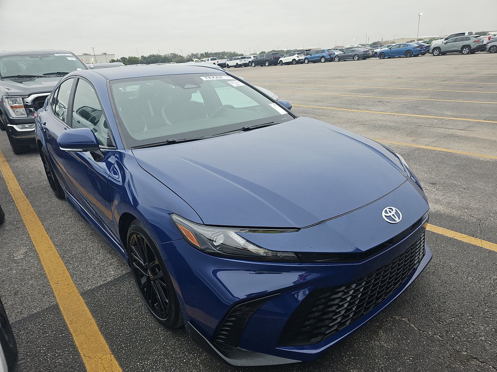 2025 Toyota Camry SE FWD