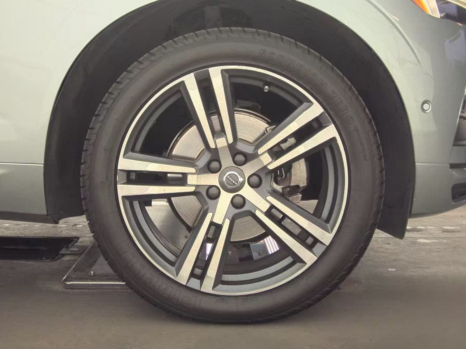 2018 Volvo XC60 T5 Momentum AWD