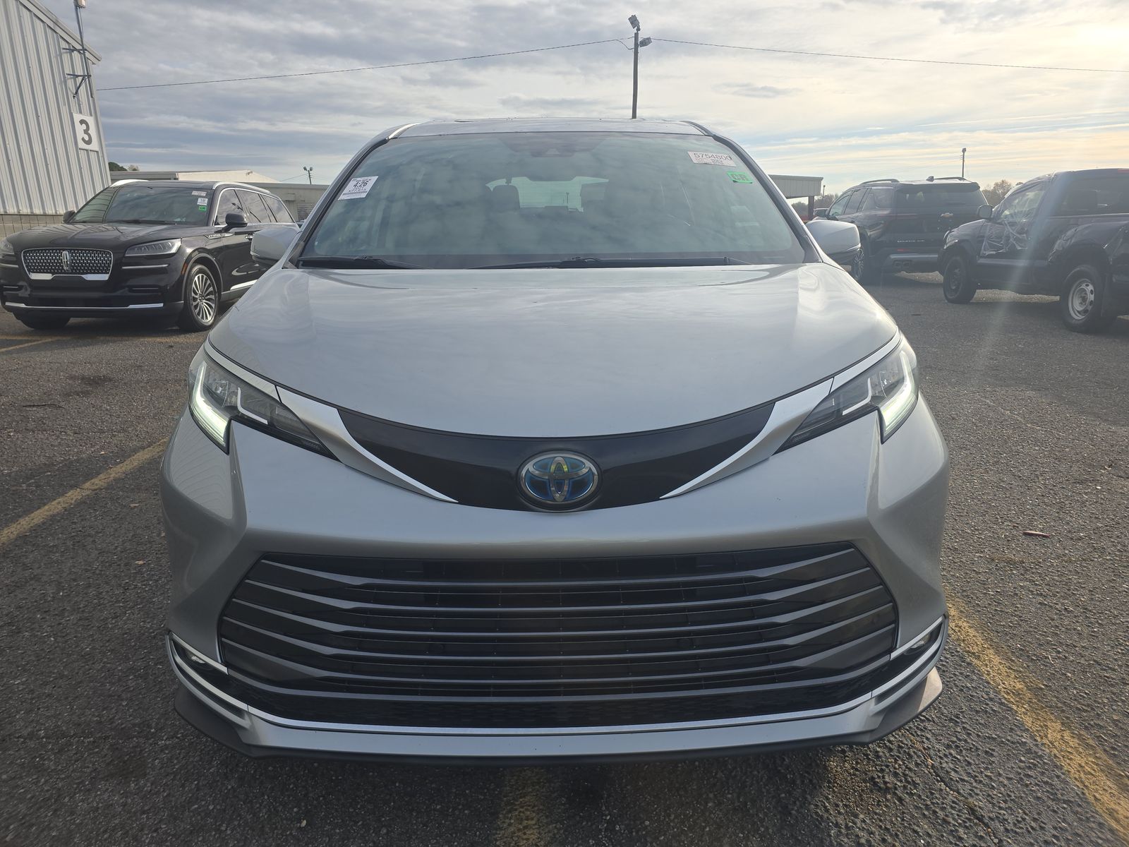 2021 Toyota Sienna Limited FWD