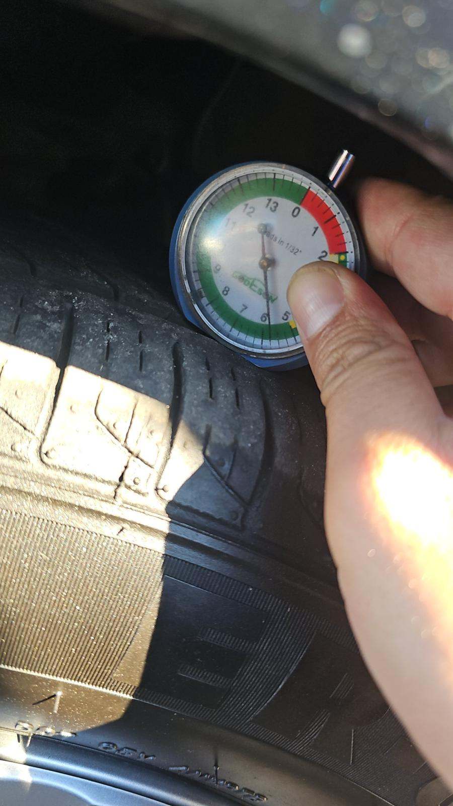 2021 Toyota Prius LE FWD