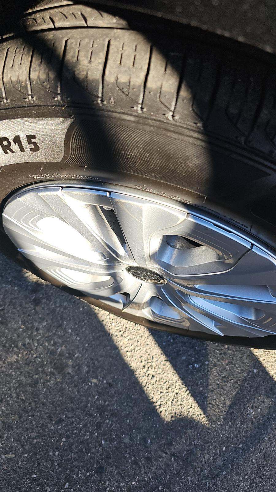 2021 Toyota Prius LE FWD