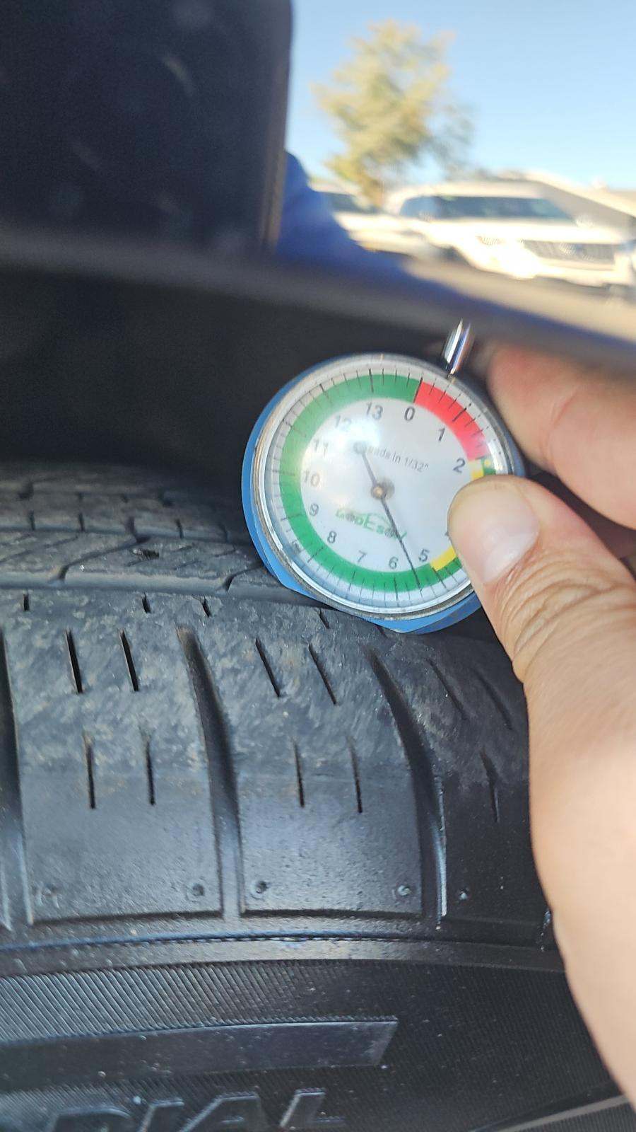 2021 Toyota Prius LE FWD