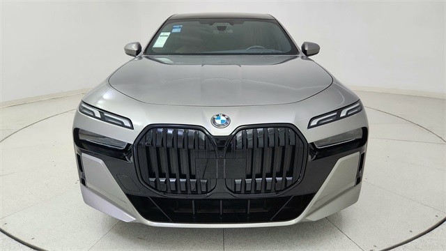 2023 BMW 7 Series 740i RWD