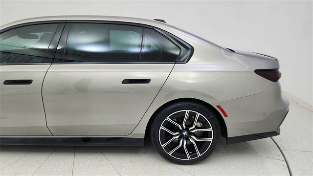 2023 BMW 7 Series 740i RWD