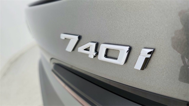 2023 BMW 7 Series 740i RWD