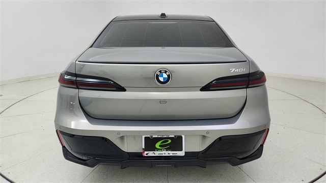 2023 BMW 7 Series 740i RWD
