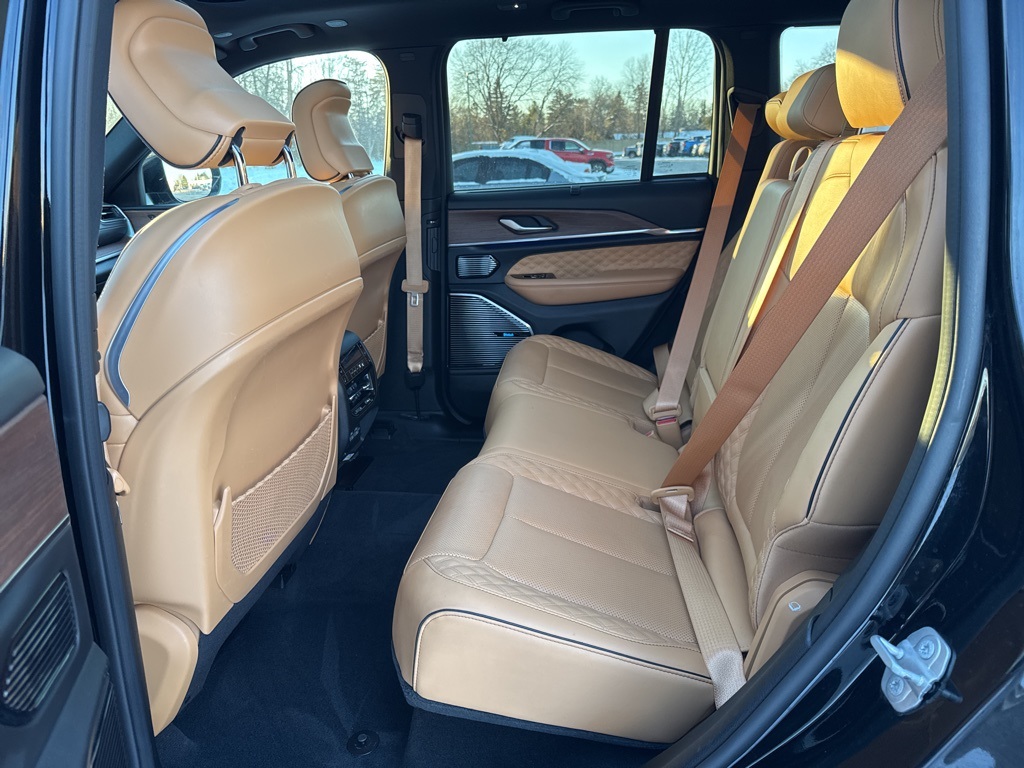 2022 Jeep Grand Cherokee Summit AWD