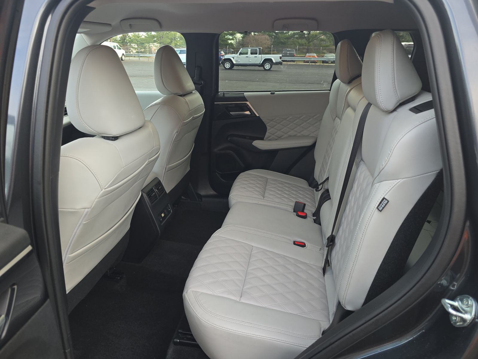 2024 Mitsubishi Outlander SEL FWD