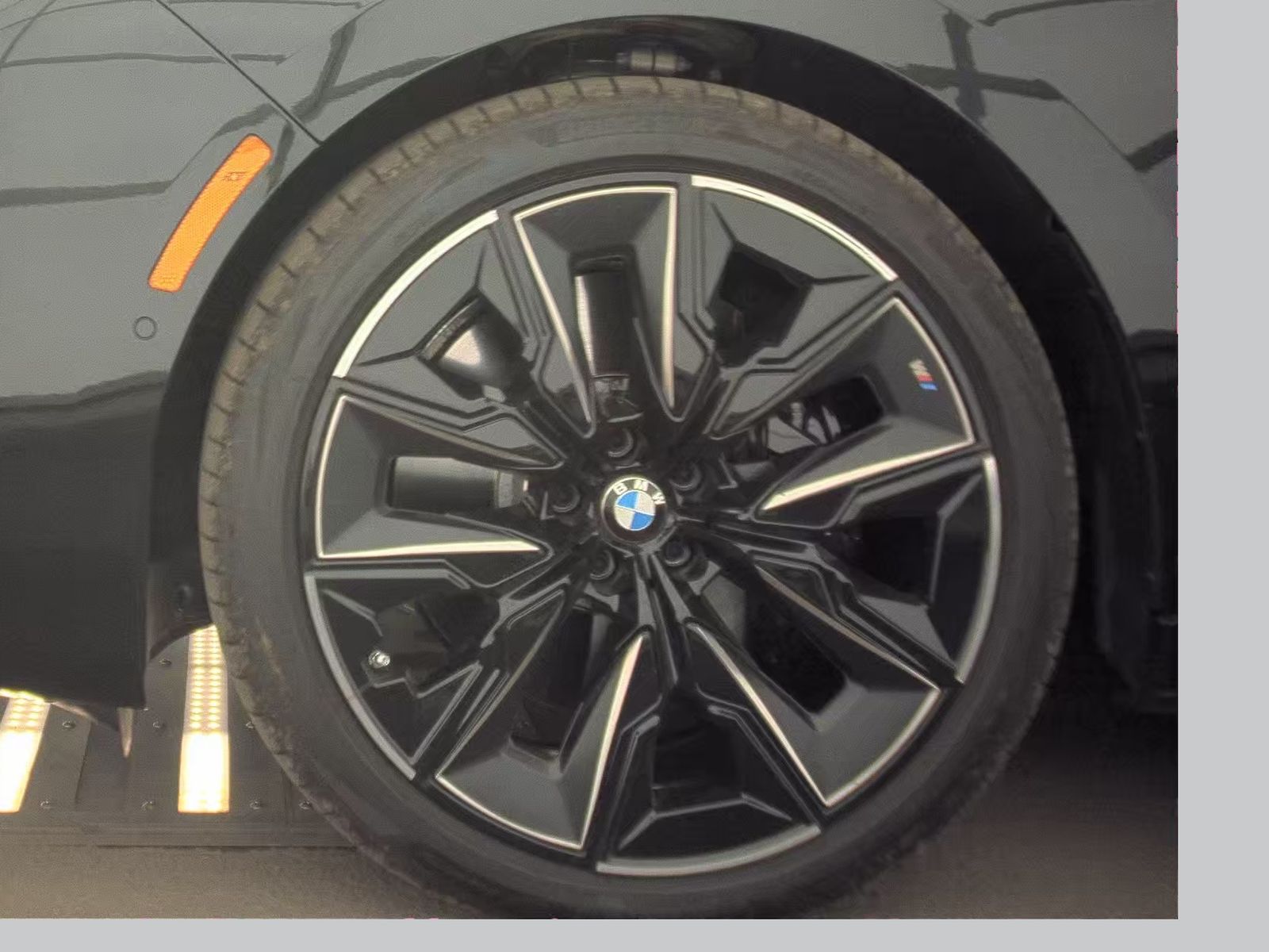 2025 BMW 7 Series 760i xDrive AWD