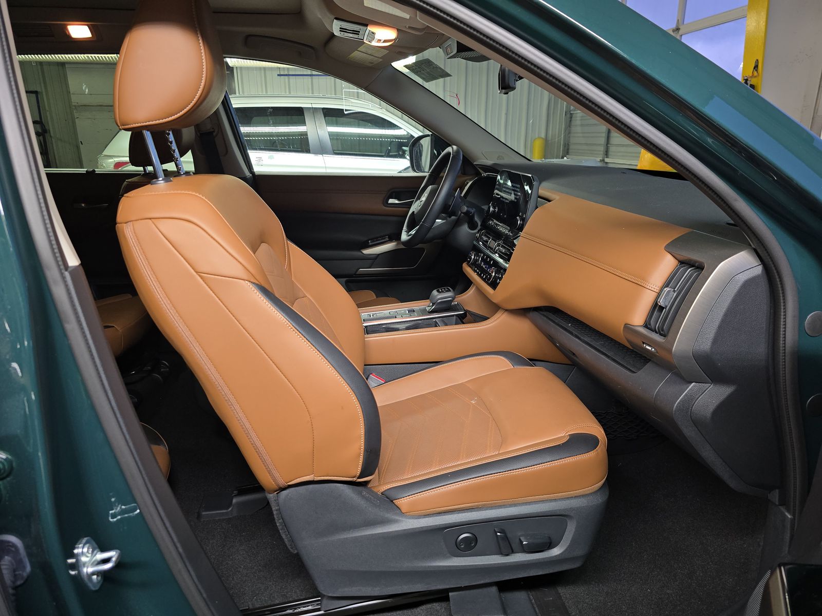 2024 Nissan Pathfinder Platinum FWD