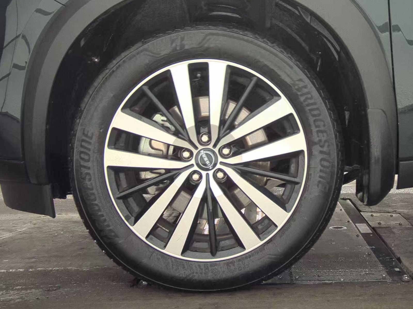 2024 Nissan Pathfinder Platinum FWD