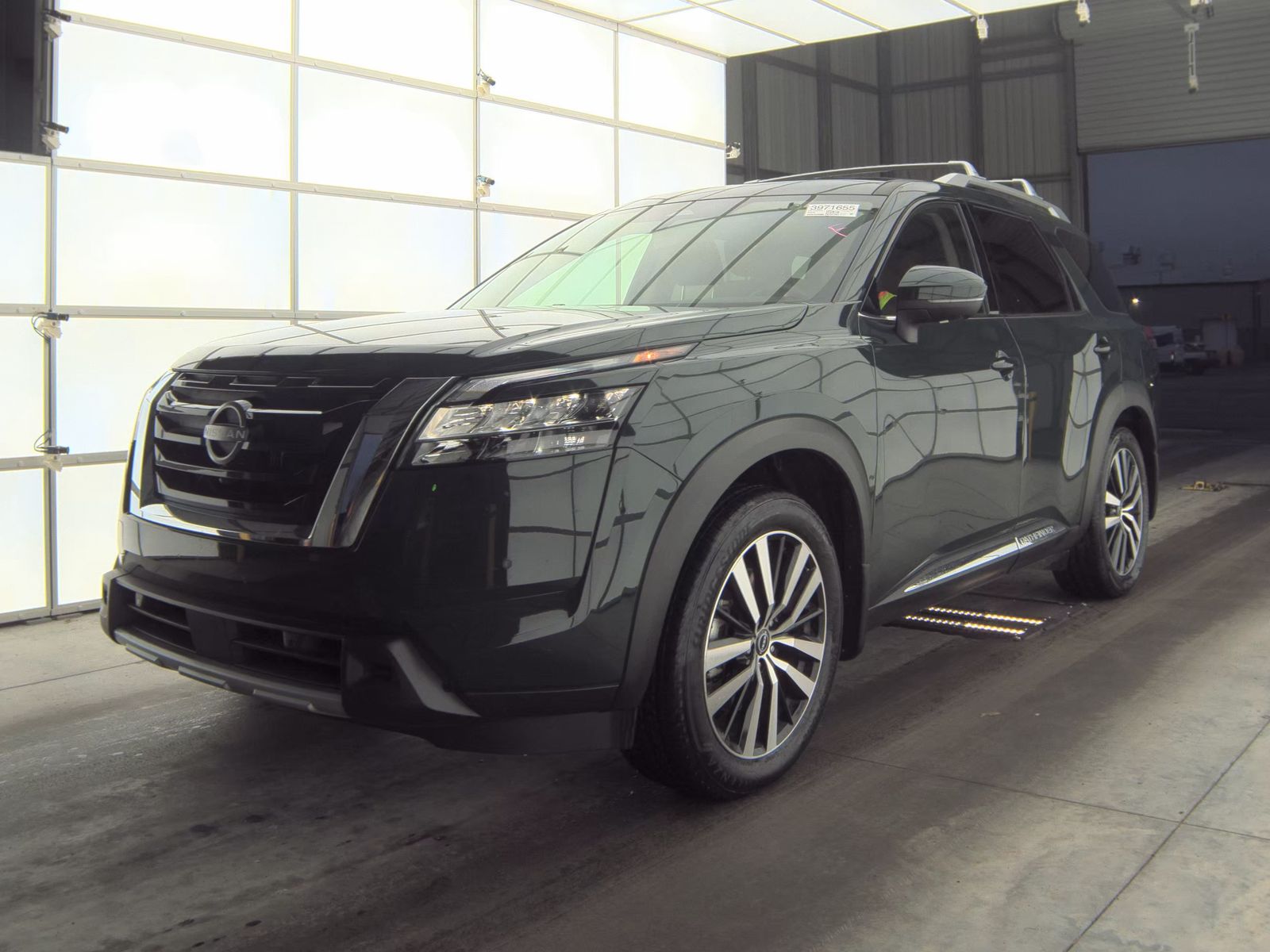 2024 Nissan Pathfinder Platinum FWD