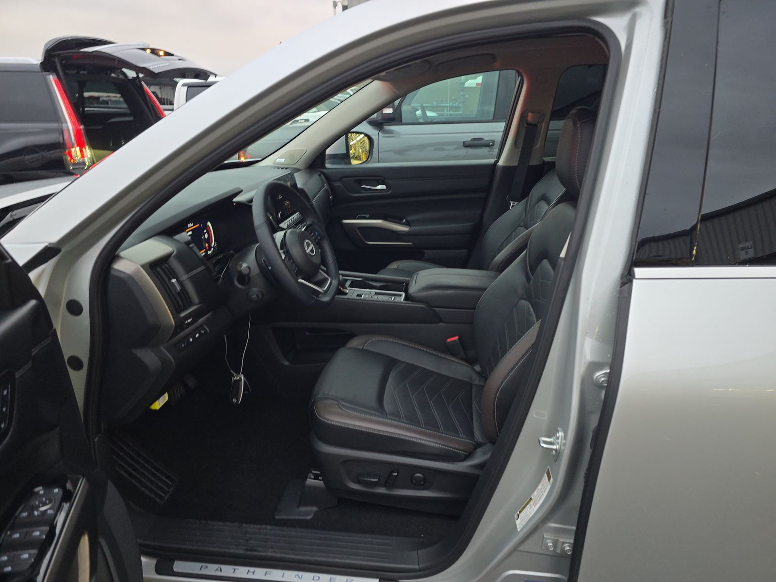 2024 Nissan Pathfinder Platinum FWD