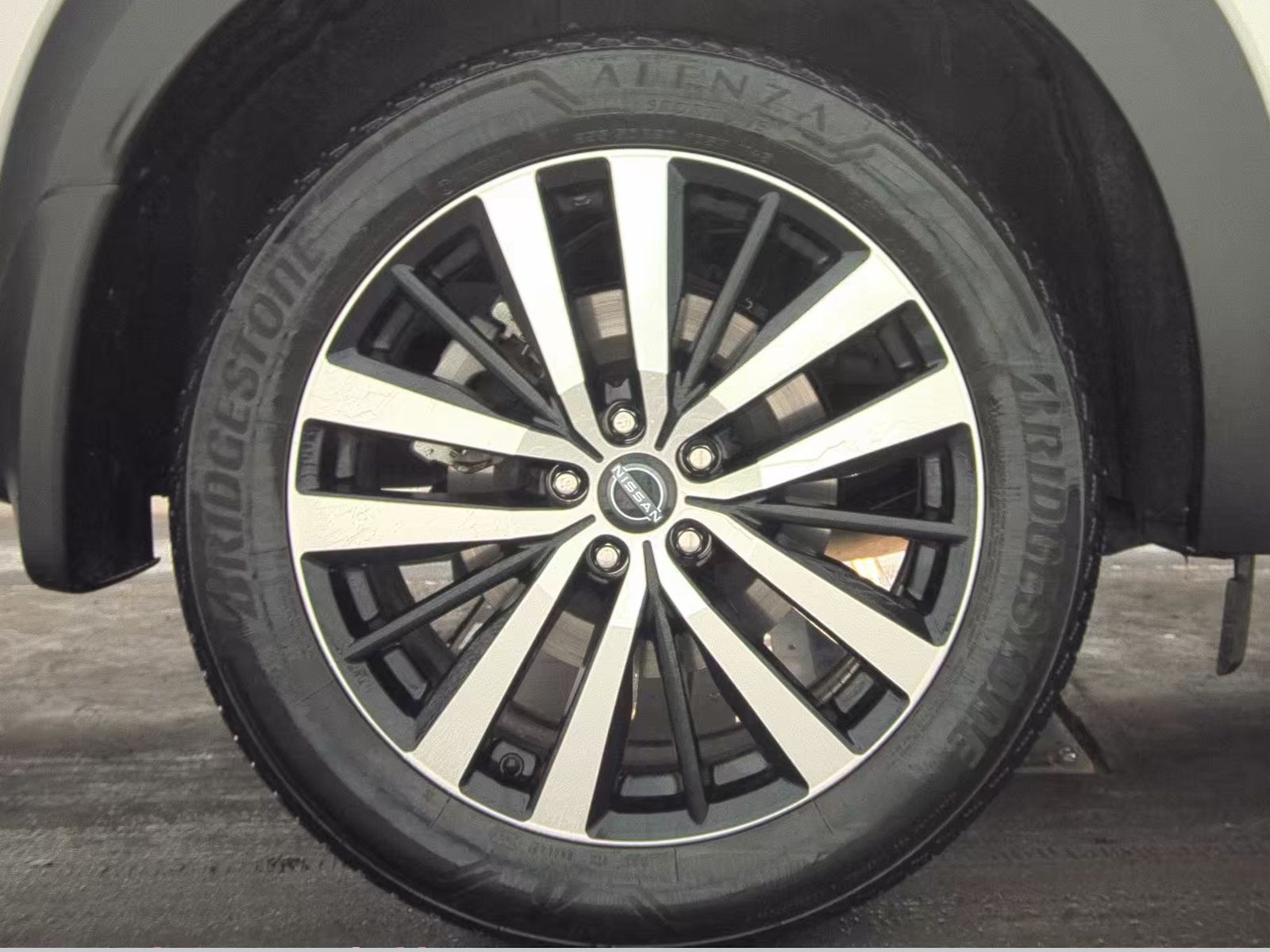 2024 Nissan Pathfinder Platinum FWD