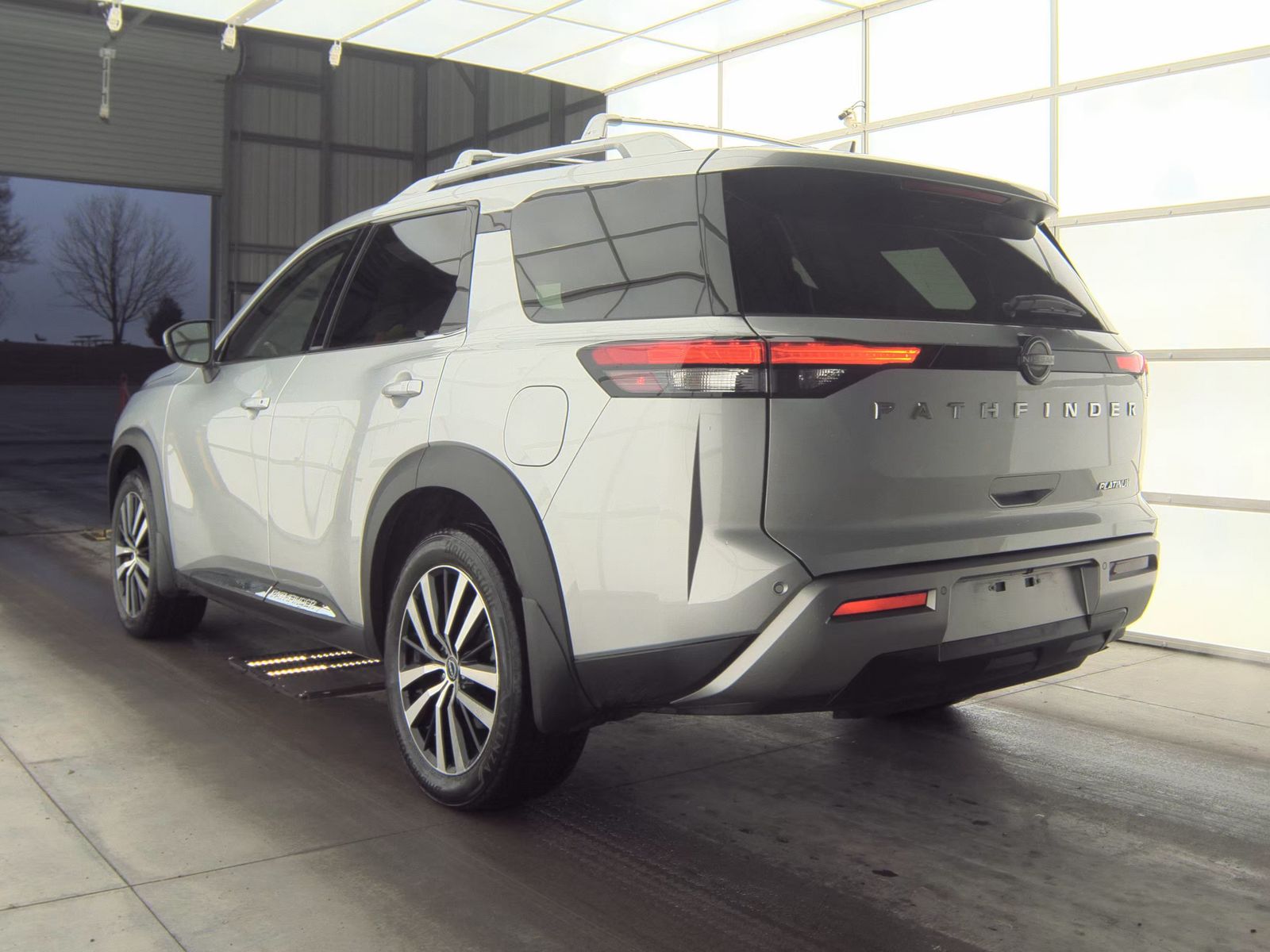 2024 Nissan Pathfinder Platinum FWD