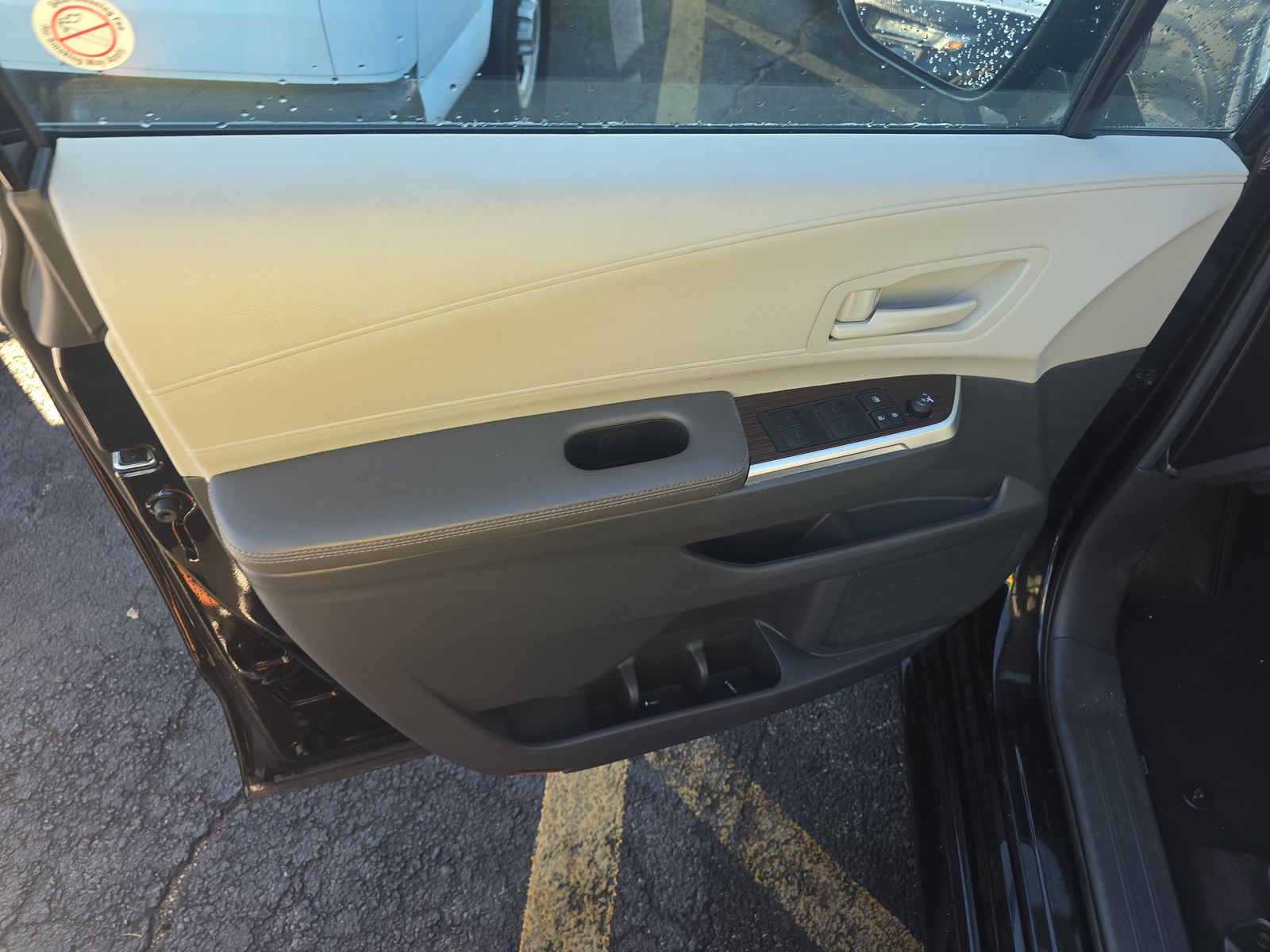 2024 Toyota Sienna LE FWD