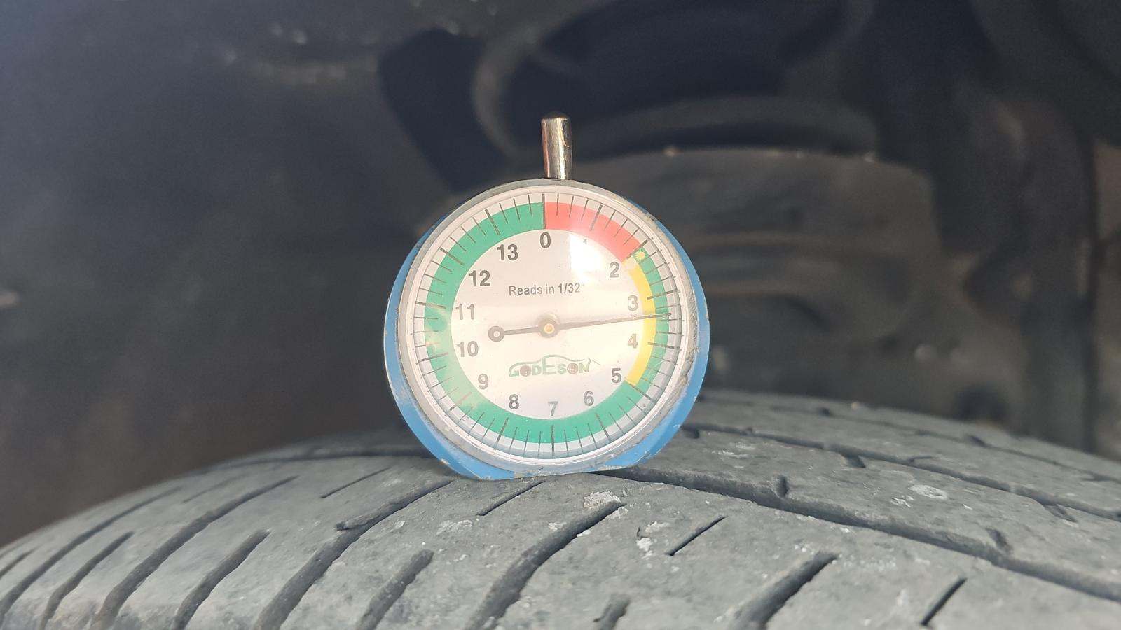 2024 Toyota Sienna LE FWD