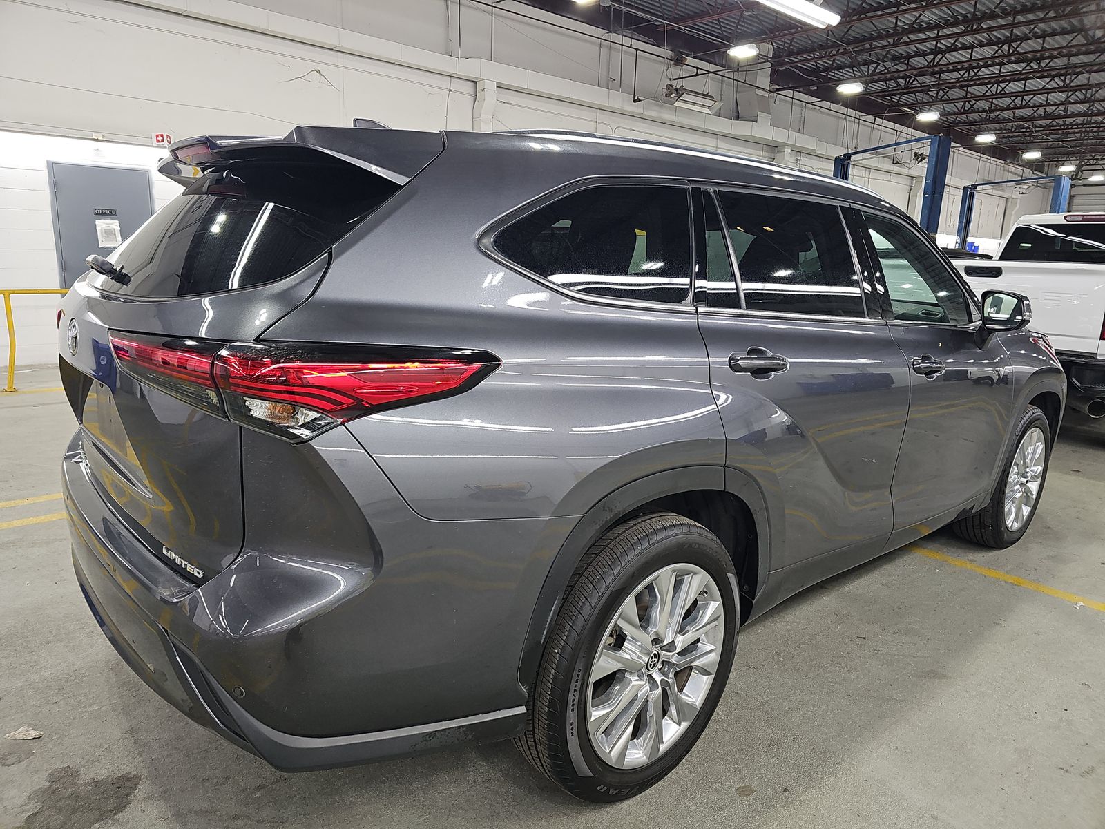 2023 Toyota Highlander Limited FWD