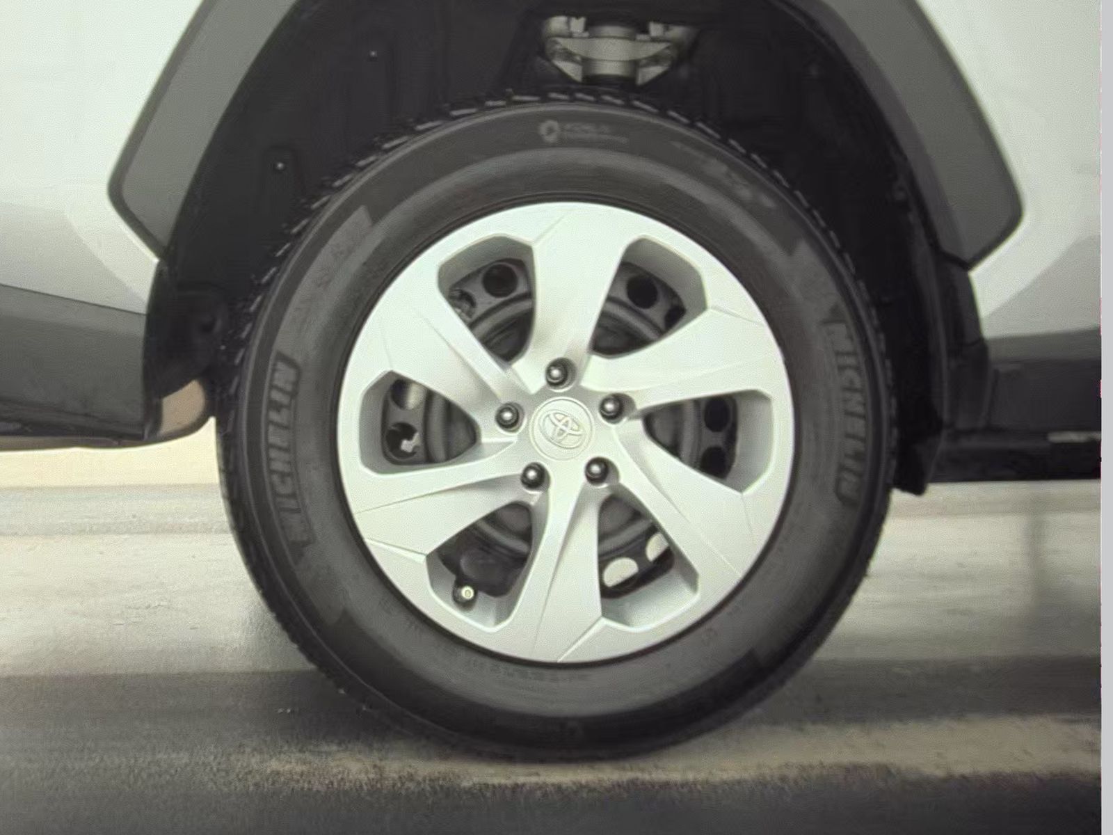 2023 Toyota RAV4 LE FWD