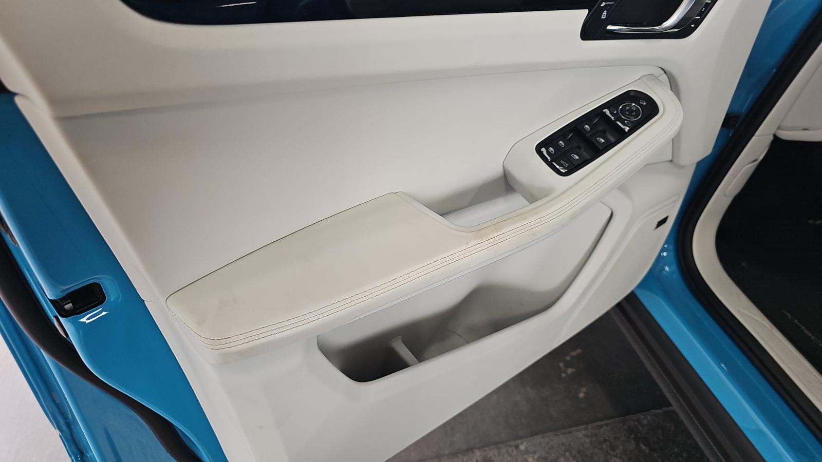 2023 Porsche Macan Base AWD